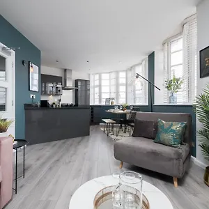 https://bright-spacious-city-centre-apartment-1-bed.brighton-hotels-england.com