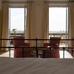 https://apt-penthouse-w-unique-harbour-view.qawrahotelsmalta.org